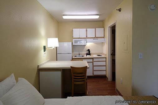 Extended America - Kansas - Shawnee Mission Hotel